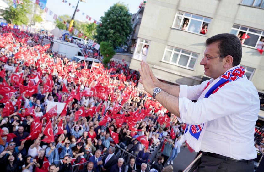 İstanbul Büyükşehir Belediye Başkanı Ekrem İmamoğlu, Şehirdeki Kültür ve Sanat Etkinliklerini Destekliyor